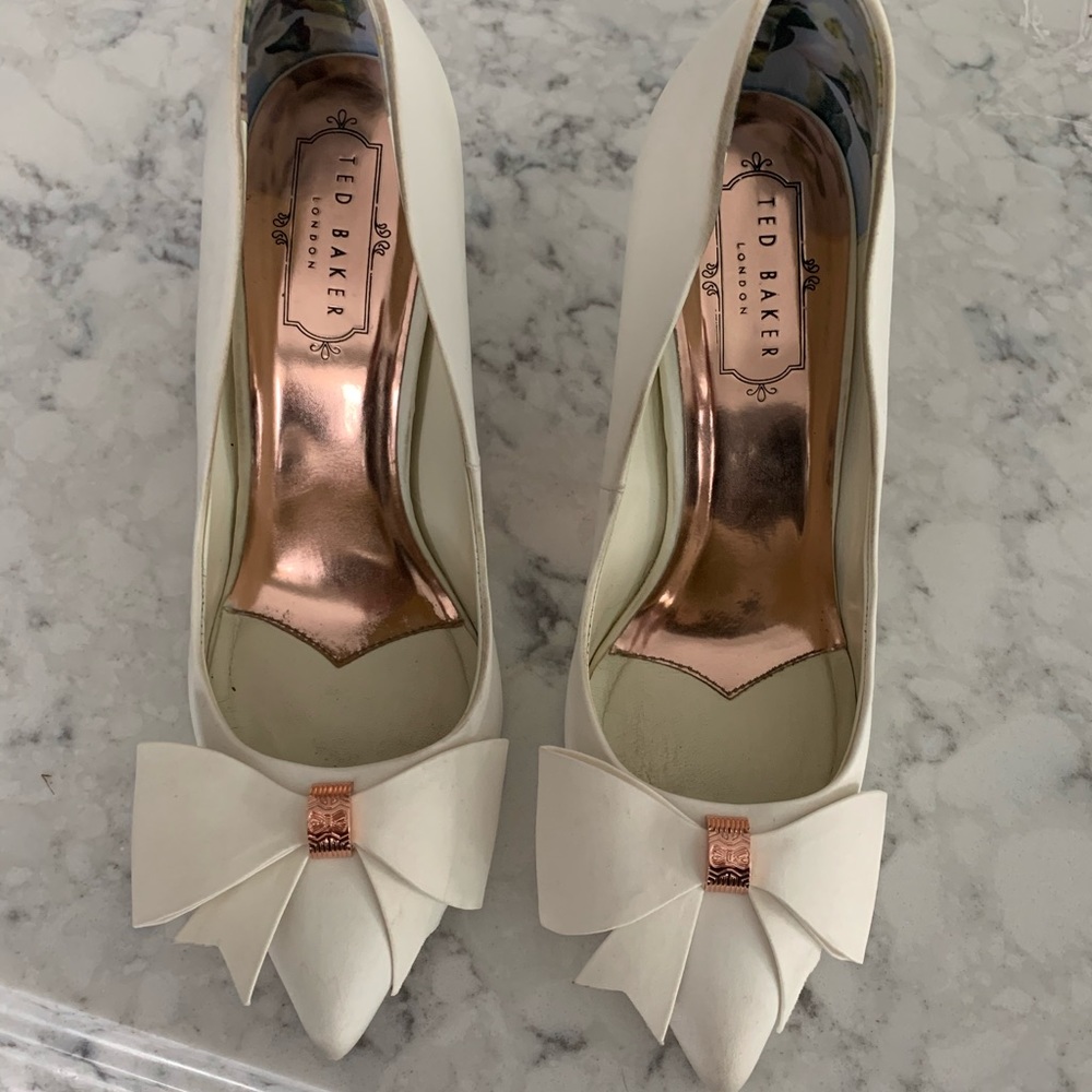 Ted Baker white cream/rose gold heels